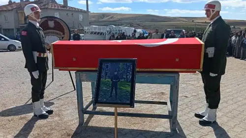 Afyonkarahisar’da acı veda: Uzman Çavuş Ramazan Tınas son yolculuğuna uğurlandı