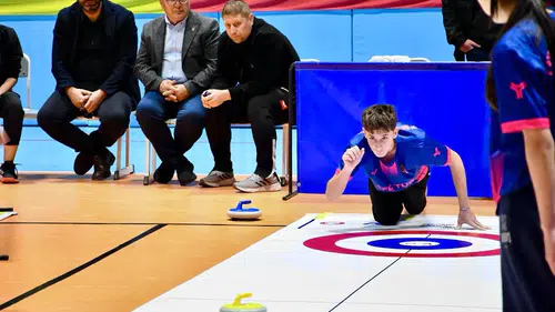 Çiğiltepe Spor Salonu’nda Kıyasıya Rekabet! Floor Curling Turnuvasında Şampiyonlar Belli Oldu