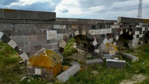 Afyon’da Kanuni Sultan Süleyman'ın geçtiği tarihi köprü kaderine terk edildi
