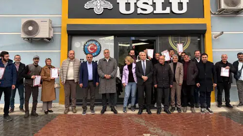 Afyonkarahisar’da ev hayalleri gerçek oldu: 2+1 ve 3+1 dairelerin tapuları teslim edildi