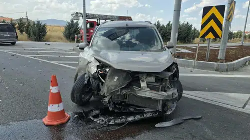 Afyon'da feci kaza! İki hafif ticari araç çarpıştı, 1 kişi hayatını kaybetti