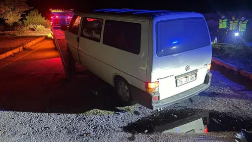 Afyonkarahisar'da feci kaza: Kamyonet ile tır çarpıştı