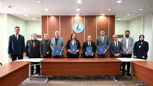 AKÜ ve belediyeden ortak adım: Sahipsiz hayvanlar için protokol imzalandı