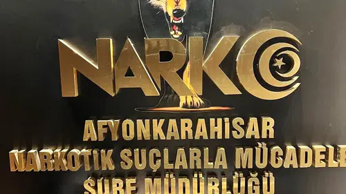 Afyon'da Uygulama noktasında şüphe üzerine durduruldu! Binlerce hapla yakalanan 2 kişi tutuklandı!