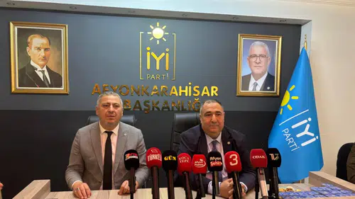 Başkan Mısırlıoğlu üç hafta sonra görevine döndü: İYİ Parti binası önünde adak kesildi
