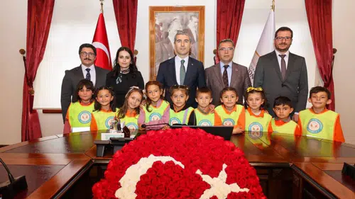 İscehisarlı minikler atık kâğıtlardan Afyonkarahisar kitabı hazırladı