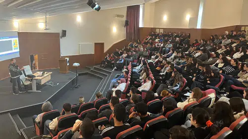 Afyonkarahisar’da üniversite öğrencilerine uyuşturucuyla mücadele eğitimi