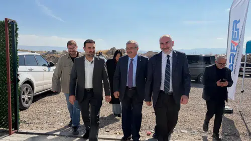 Afyonkarahisar’da elektrikli araç üretimi başladı: Milletvekili Yurdunuseven ve Başkan Kavak üretim tesisini ziyaret etti