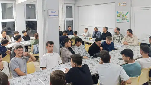 Bolvadin’de öğrencilerin YKS mesaisi başladı: Müdür Keleş gençlerle aynı sofrada buluştu
