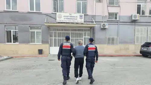 Afyon’da 19 yıl 4 ay hapis cezasıyla aranan şahıs kıskıvrak yakalandı