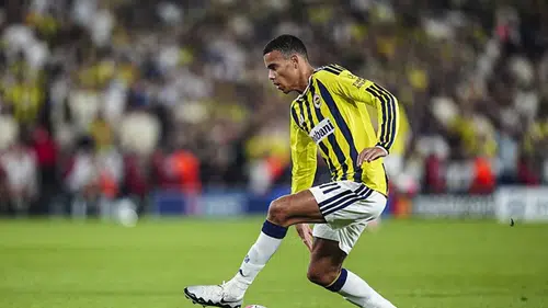 Fenerbahçe maçında kural tartışması! Greenwood kırmızı gördü, maç 11’e 11 devam etti