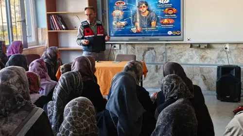 Afyonkarahisar'da jandarmadan bağımlılıkla mücadele eğitimi: 67 vatandaş bilinçlendirildi