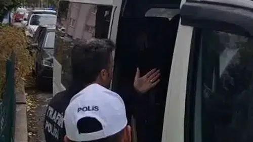 Polisin "dur" ihtarına uymayan servis şoförü aracı ve engelli çocukları bırakıp kaçtı!