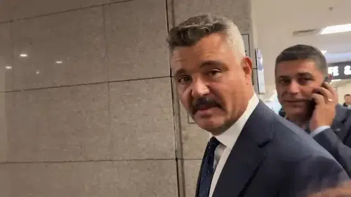Sadettin Saran Adliyeye Geldi! Yeni İmajı Dikkat Çekti