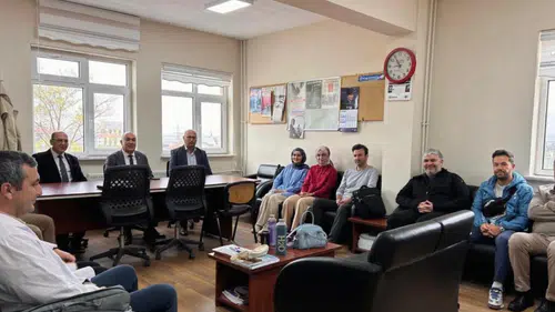 Emirdağ’da Müdür Emeksiz sahada: 7 okulu ziyaret etti
