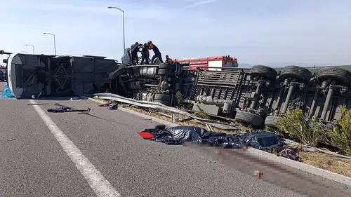 Manisa’da feci kaza! Tur otobüsü ile TIR çarpıştı: 11 ölü, 27 yaralı