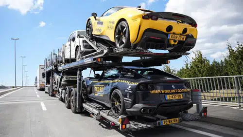 Gören dönüp bir daha baktı! İstanbul'da milyon dolarlık konvoy Ferrari, Porsche ve Aston Martin aynı karede