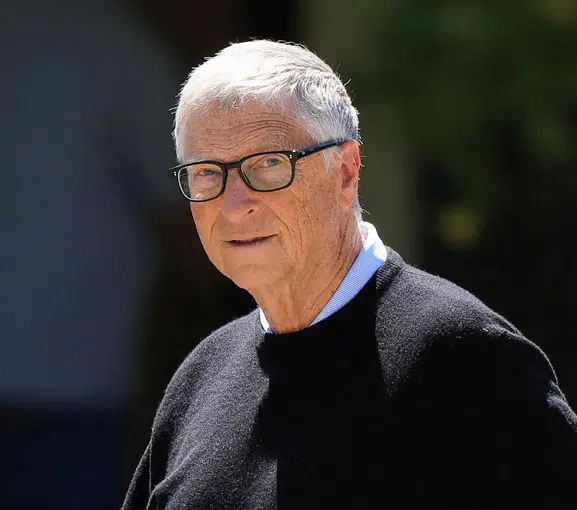 Bill Gates yapay zekanın en acil riskini açıkladı! Küçük gruplar için büyük tehlike