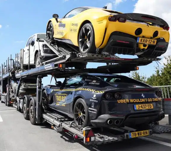Gören dönüp bir daha baktı! İstanbul'da milyon dolarlık konvoy Ferrari, Porsche ve Aston Martin aynı karede