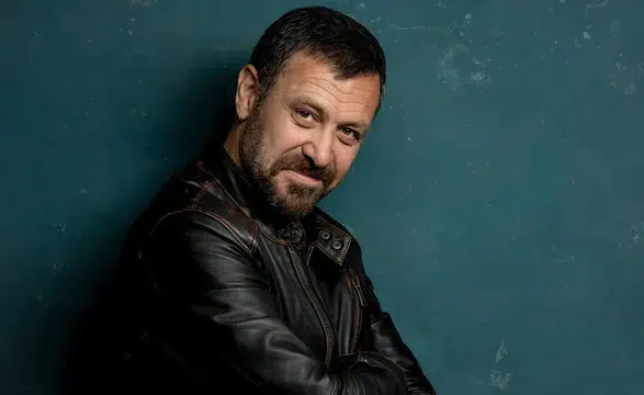 Ünlü oyuncu Nejat İşler hasta mı? Konser çıkışı ayakta durmakta zorlanmıştı!