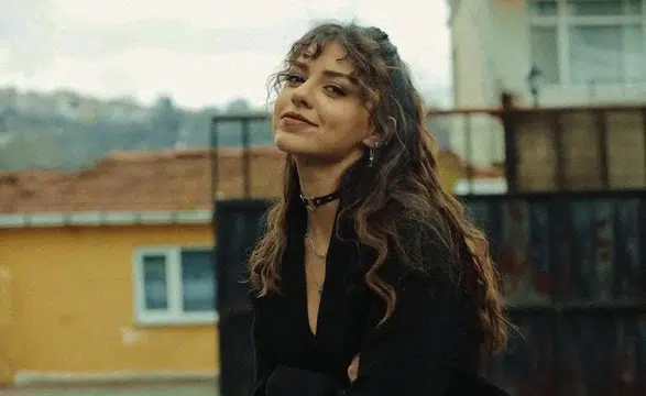 Ünlü oyuncu Aslıhan Malbora'nın Afyonlu olduğunu biliyor muydunuz? Çağatay Ulusoy'un sevgilisi Aslıhan Malbora'nın soyadının hikayesi Milli Mücadele'ye dayanıyor!