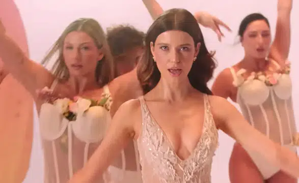 Beren Saat sahne başına ne kadar kazanıyor? Teklifler 2 milyon liraya çıktı