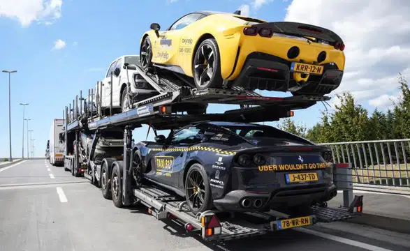 Gören dönüp bir daha baktı! İstanbul'da milyon dolarlık konvoy Ferrari, Porsche ve Aston Martin aynı karede