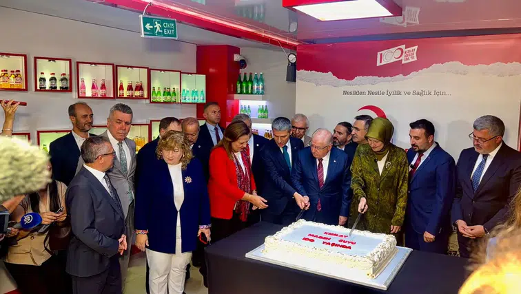 Bakan Güler Afyonkarahisar’da Kızılay’ın 100. Yıl Pastasını Kesti