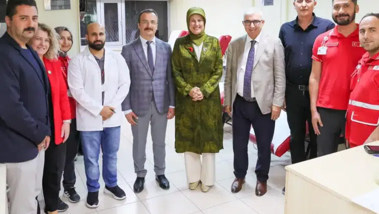 Kızılay Genel Başkanı Yılmaz Afyon’da: Kan Bağış Merkezi’nde çalışmaları inceledi