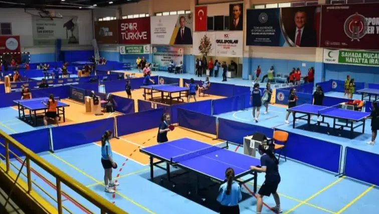 Afyonkarahisar’da masa tenisi heyecanı: 150 sporcu Türkiye Şampiyonası hedefiyle yarışıyor