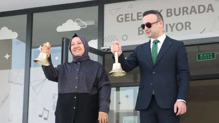 İscehisar’da ilk ders zili çaldı: Başkan Kılınçarslan öğrencilerin heyecanına ortak oldu