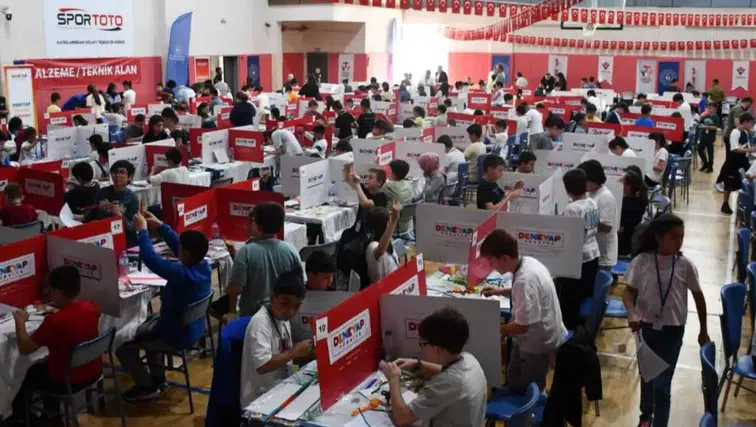 Afyonkarahisar’da Deneyap sınavı heyecanı: 357 öğrenci yeteneklerini sergiledi
