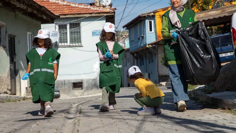 Afyon Kalesi’nde Büyük Temizlik Seferberliği! Gönüllüler Sahada