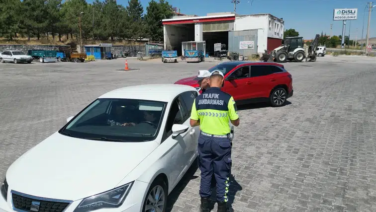 Afyonkarahisar’da Örnek Uygulama! Trafik Ekipleri Vatandaştan Tam Not Aldı