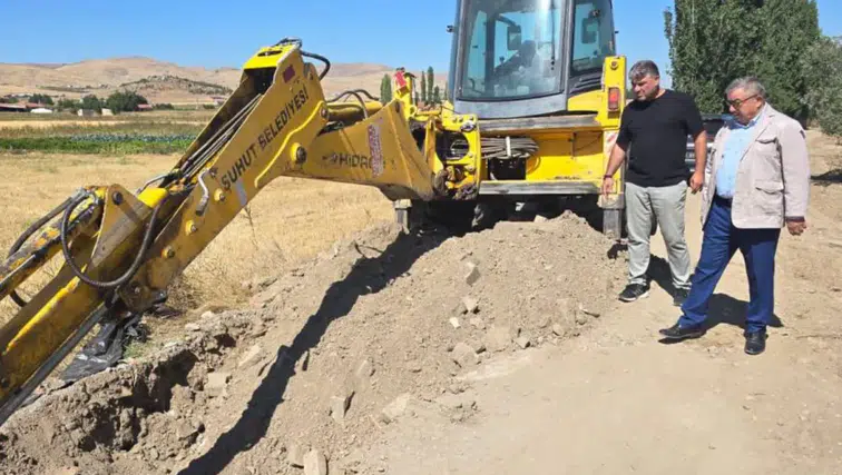 Şuhut’ta doğalgaz mesaisi sürüyor: Başkan Özaşkın çalışmaları yerinde kontrol etti