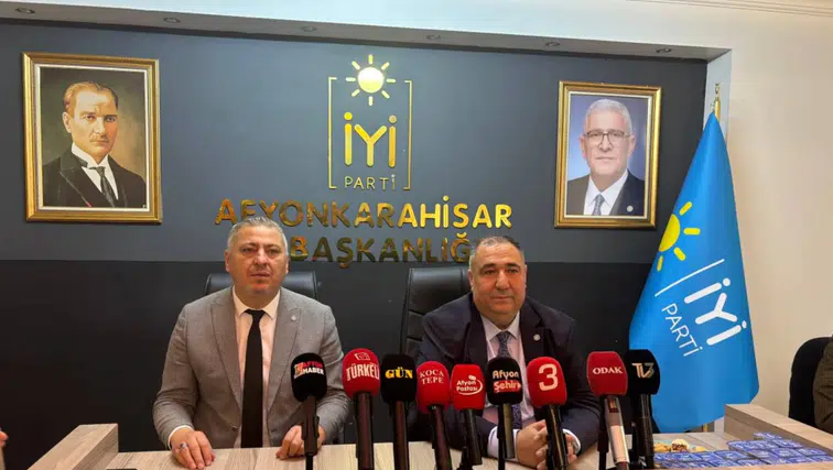 Başkan Mısırlıoğlu üç hafta sonra görevine döndü: İYİ Parti binası önünde adak kesildi