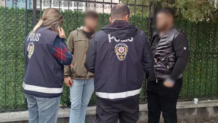 Afyonkarahisar’da okul çevrelerinde sıkı denetim: 326 kişi ve 118 araç sorgulandı