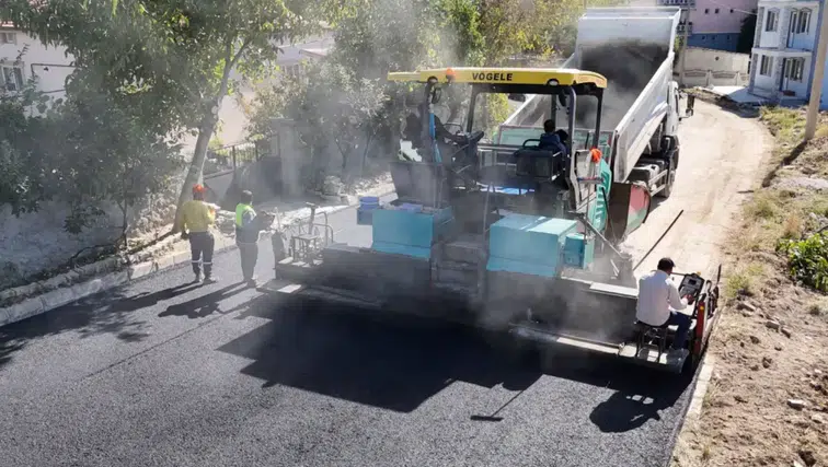 İscehisar’da iki mahalleye müjde: 15 bin metrekare asfalt yapılacak