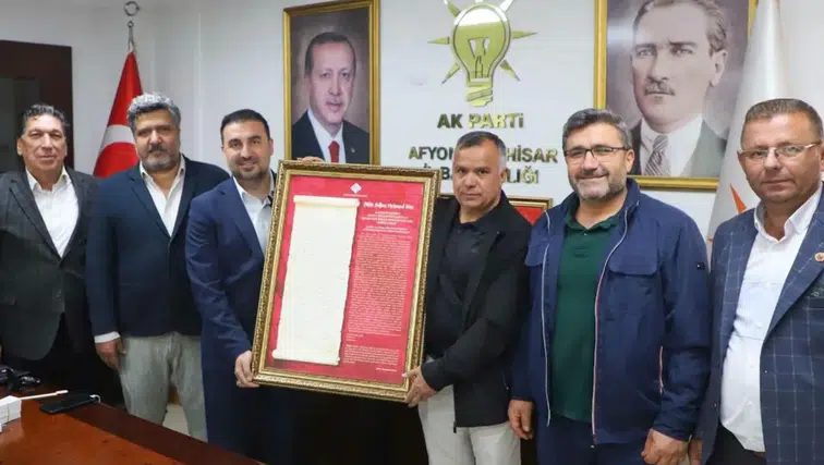 Hocalar heyetinden Başkan Kavak’a ziyaret: Yeni görevinde başarı dileklerini ilettiler