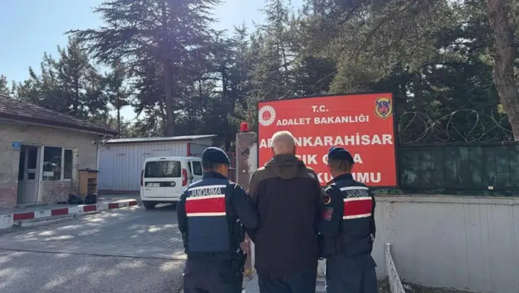 Afyon’da jandarma çeşitli suçlardan aranan 66 kişiyi yakaladı