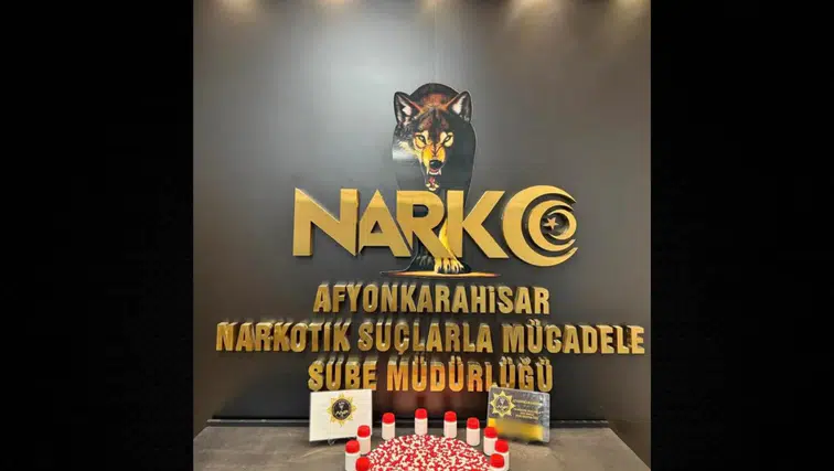 Afyon kent girişinde yakalandılar: Şüpheli araçtan 594 uyuşturucu hap ele geçirildi