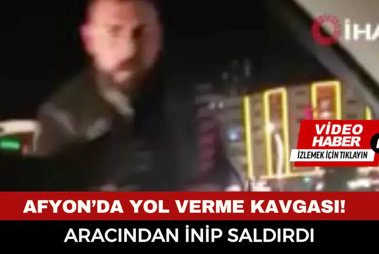 Afyon’da Yol Verme Kavgası! Aracından İnip Kaportaya ve Aynaya Vurdu