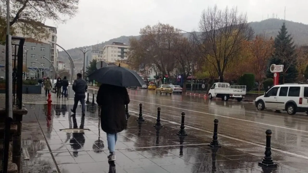 Afyon sağanak yağışa uyandı! Yağmur devam edecek mi? 3