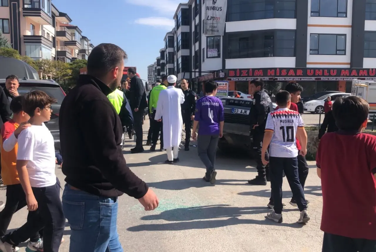 Afyon’da korkutan kaza! Seyir halindeki araç bir anda kanala düştü 2