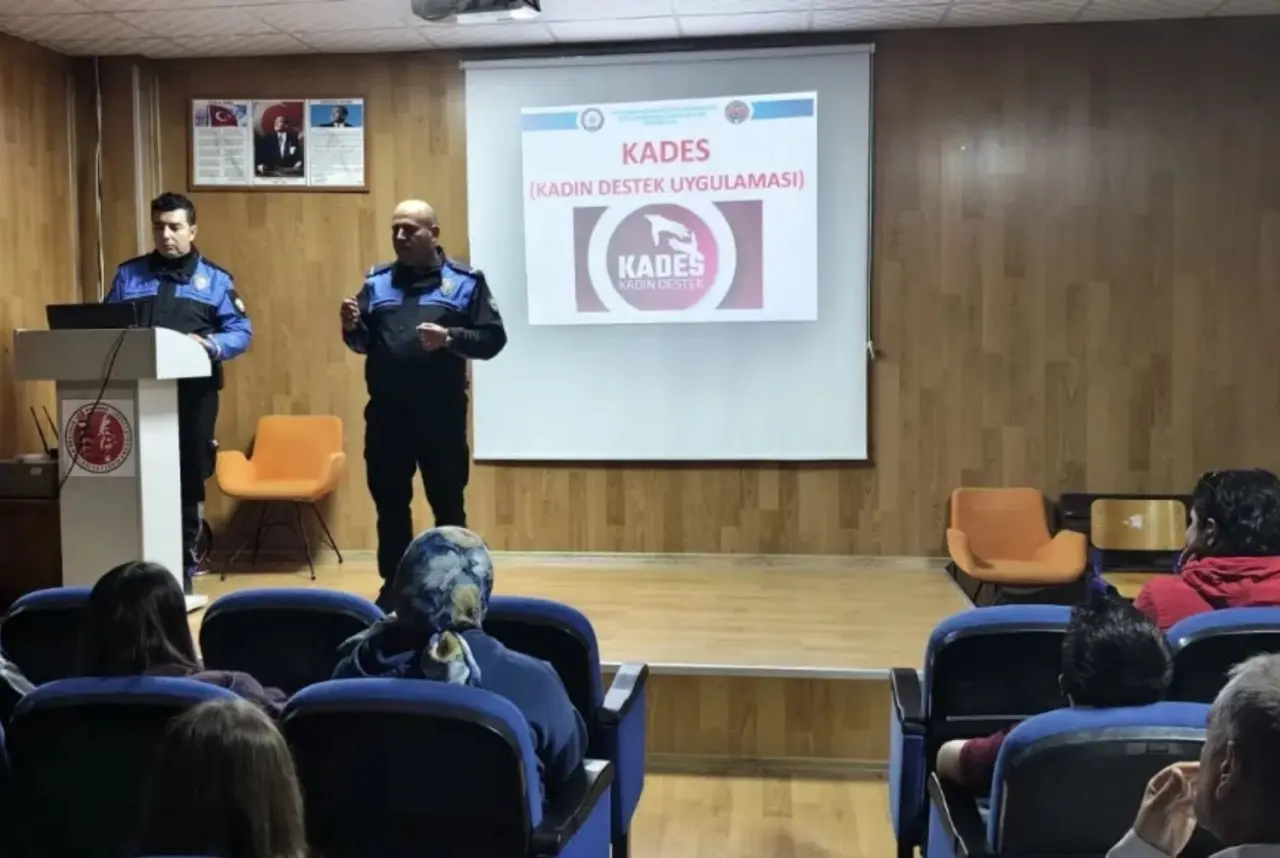 Afyonkarahisar’da polis ekipleri öğrencileri güvenlik risklerine karşı bilgilendirdi 2
