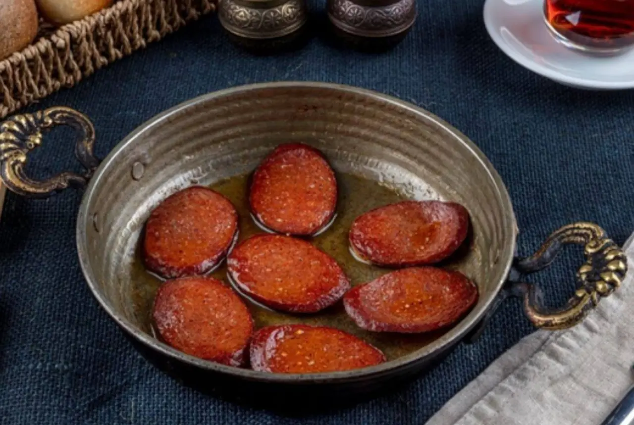 Afyonlular bile bunu bilmiyor! Sucuk suda mı yoksa yağda mı pişer? 4