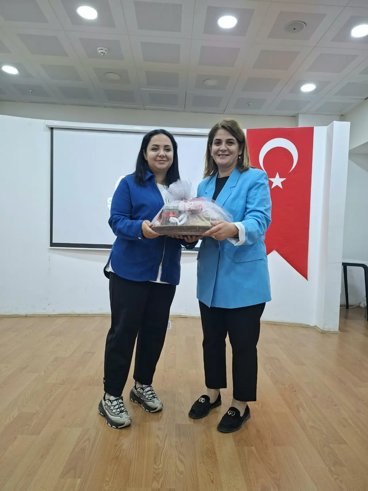AK Parti Kadın Kolları Afyonkarahisar’da buluştu! Eğitim sonrası Gastro Afyon ziyareti 5