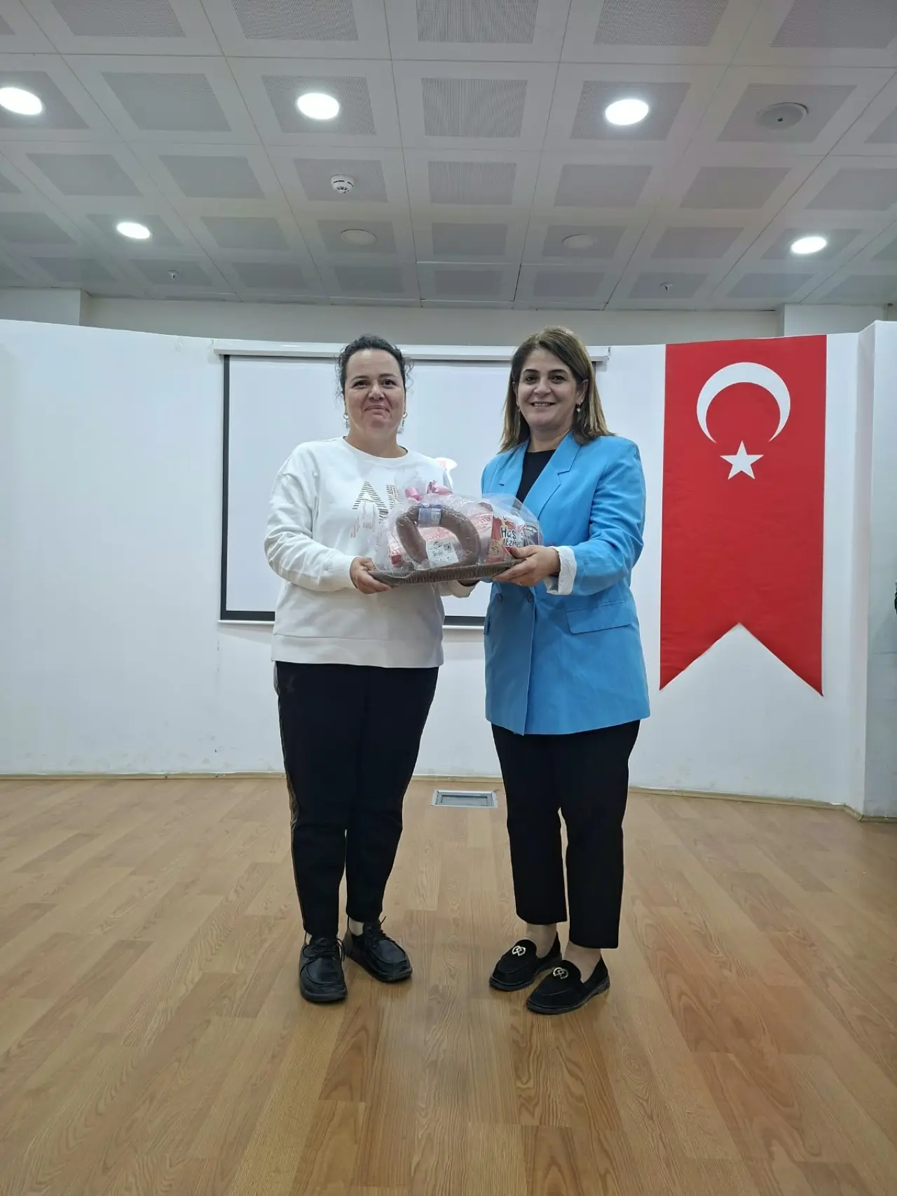 AK Parti Kadın Kolları Afyonkarahisar’da buluştu! Eğitim sonrası Gastro Afyon ziyareti 4