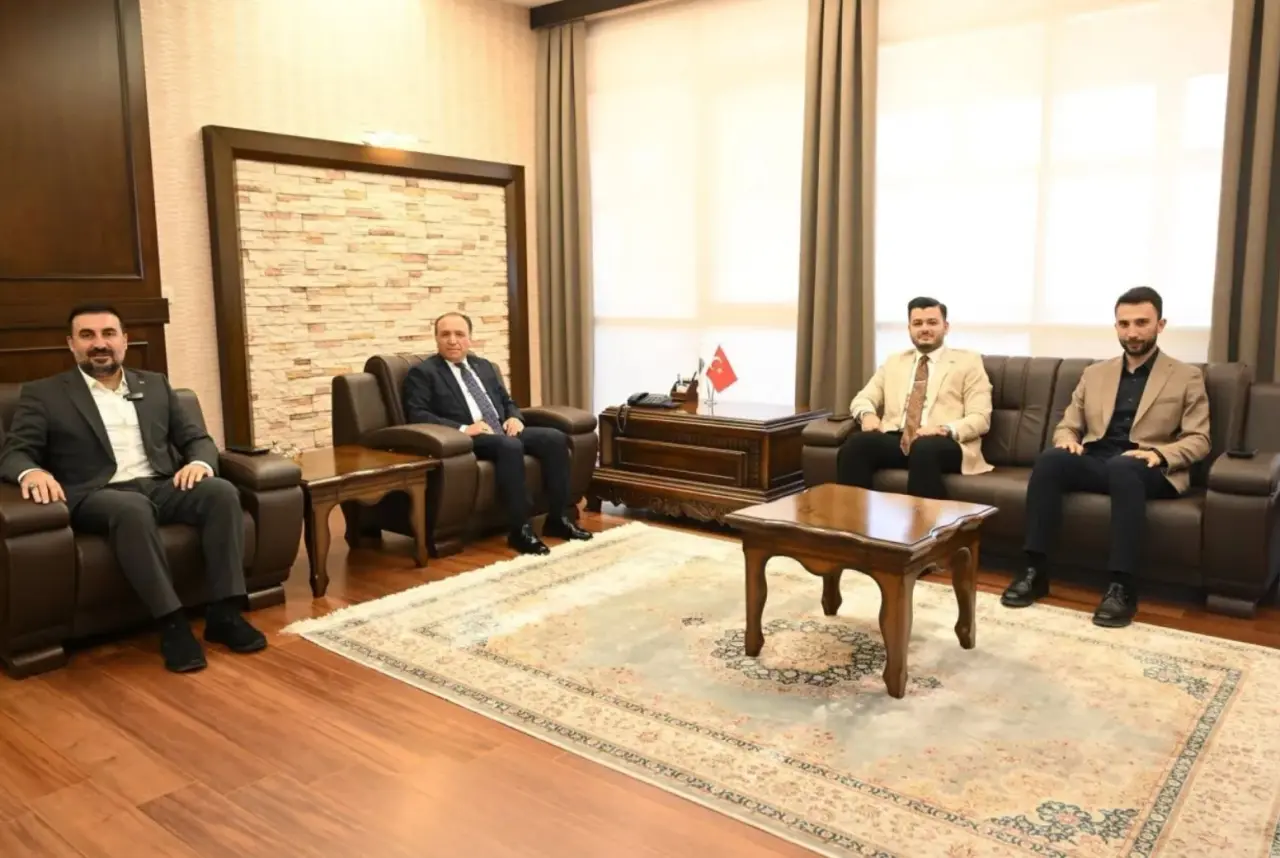 AK Parti Afyonkarahisar heyetinden AKÜ Rektörü Karakaş’a ziyaret 3