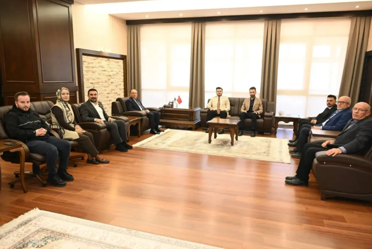 AK Parti Afyonkarahisar heyetinden AKÜ Rektörü Karakaş’a ziyaret 2